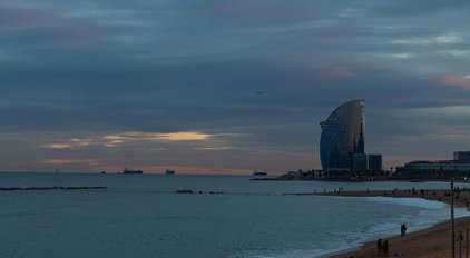 Popular beach for tourists and locals - spend your daytrip at the beach of Barceloneta